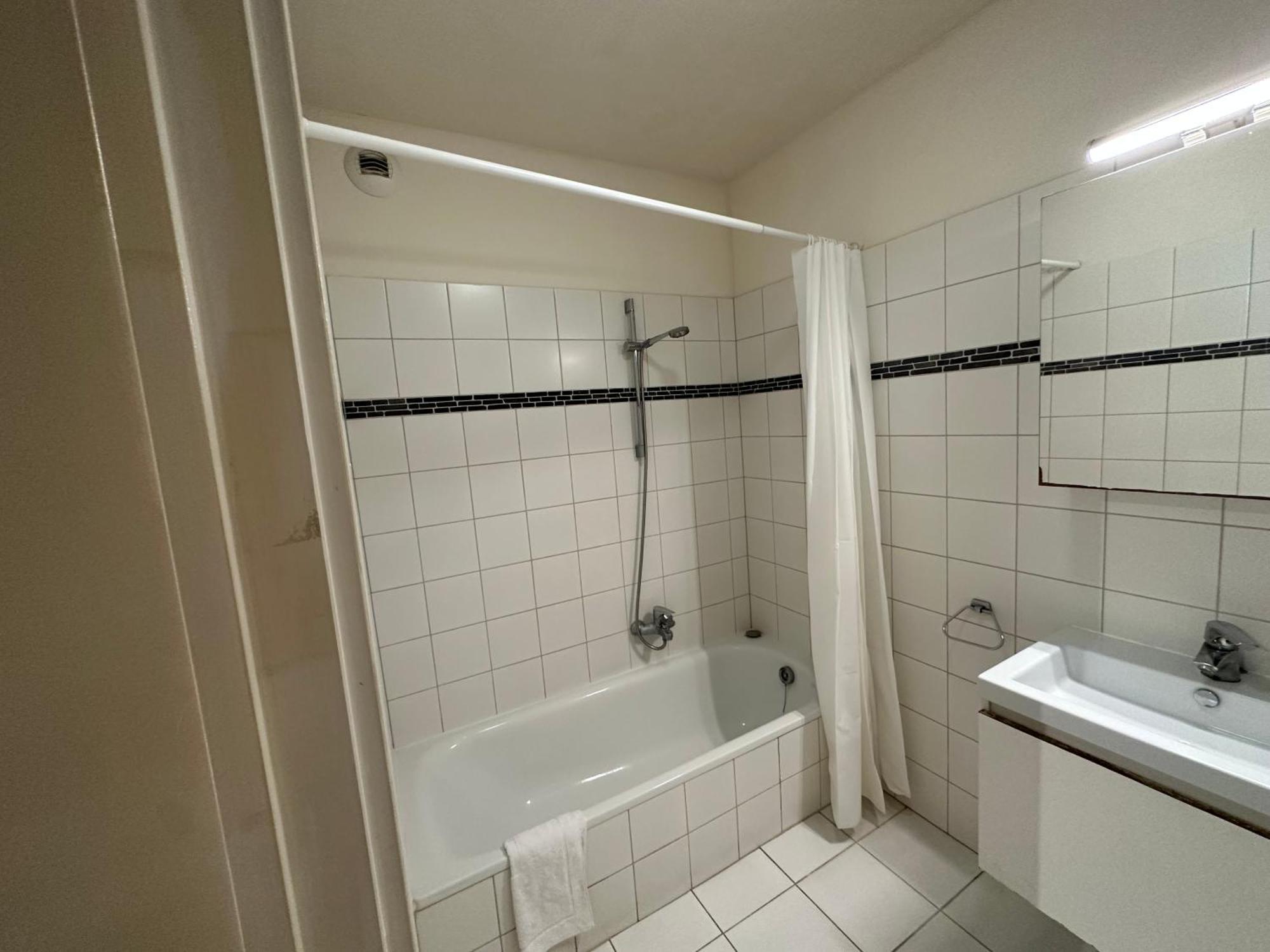 3 Bedroom Apartment In City Center With Balcony View Brussel Bagian luar foto